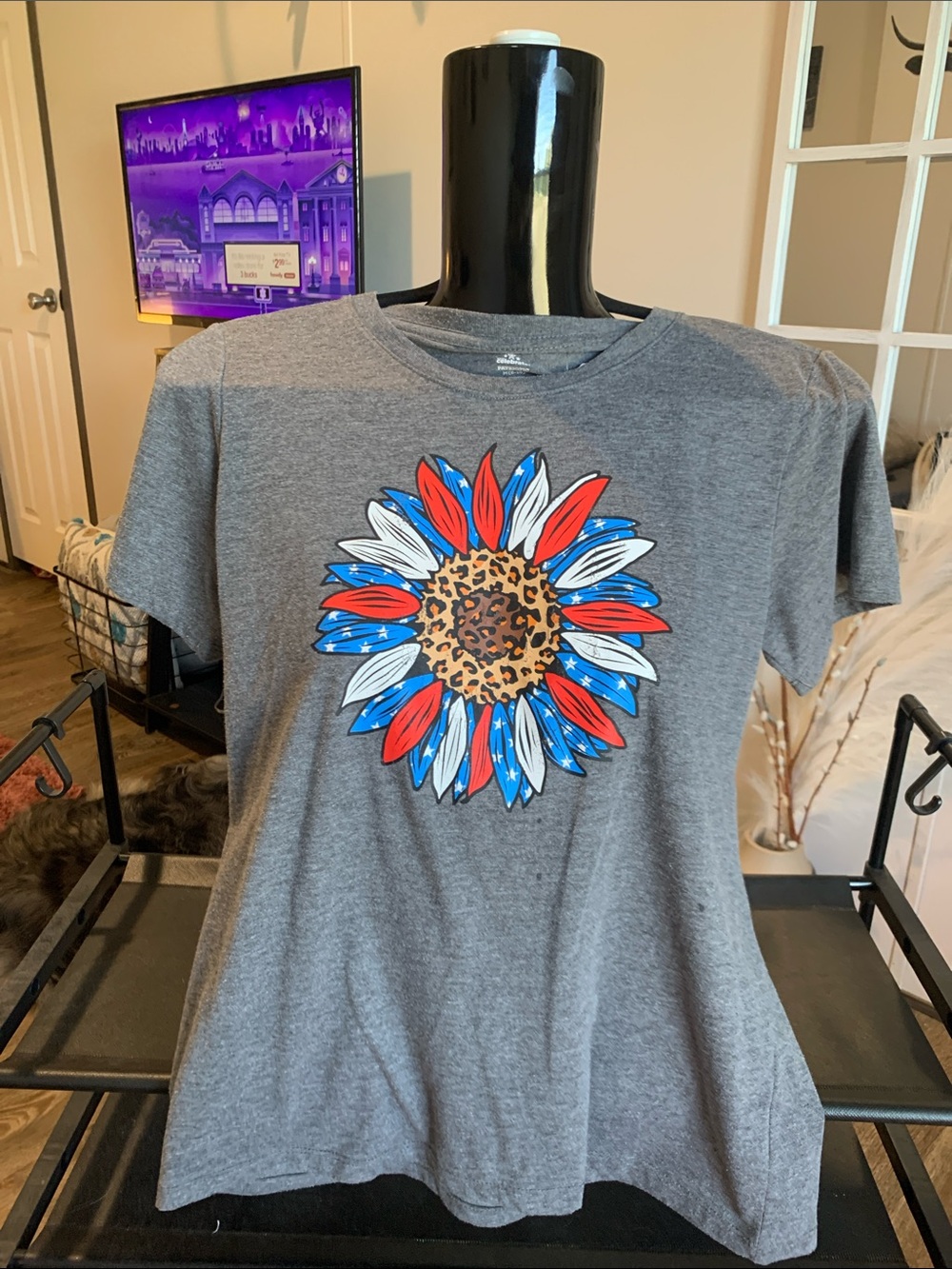 #38 Gray Short-Sleeve Tee with Red, Blue & White Floral Sunburst